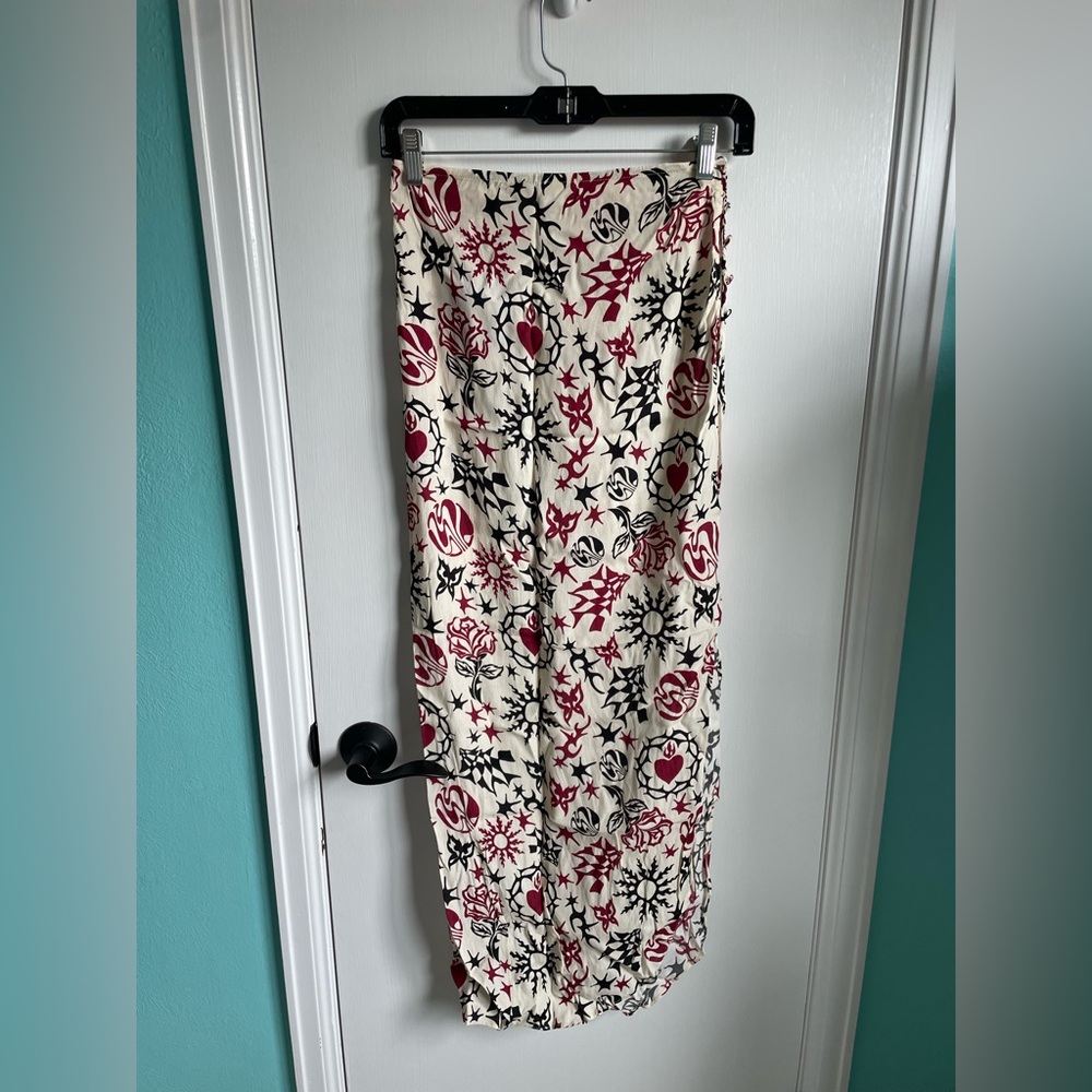 Chic Floral Skirt in Red and Black